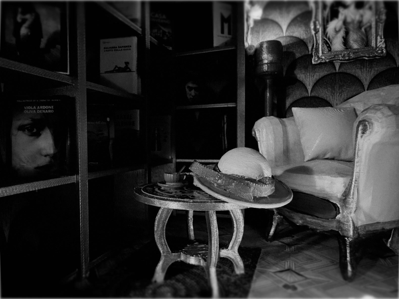 Novels Nook - Art Déco